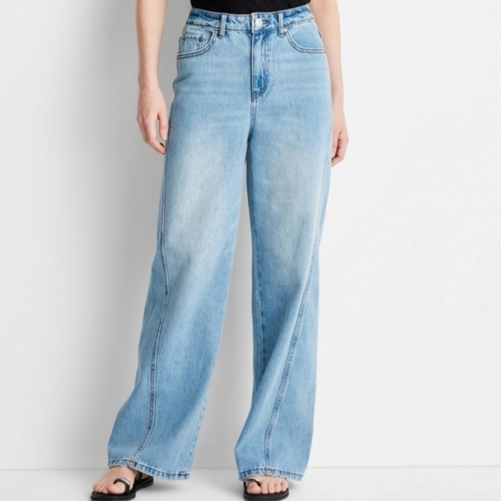 Wide-Leg Jeans